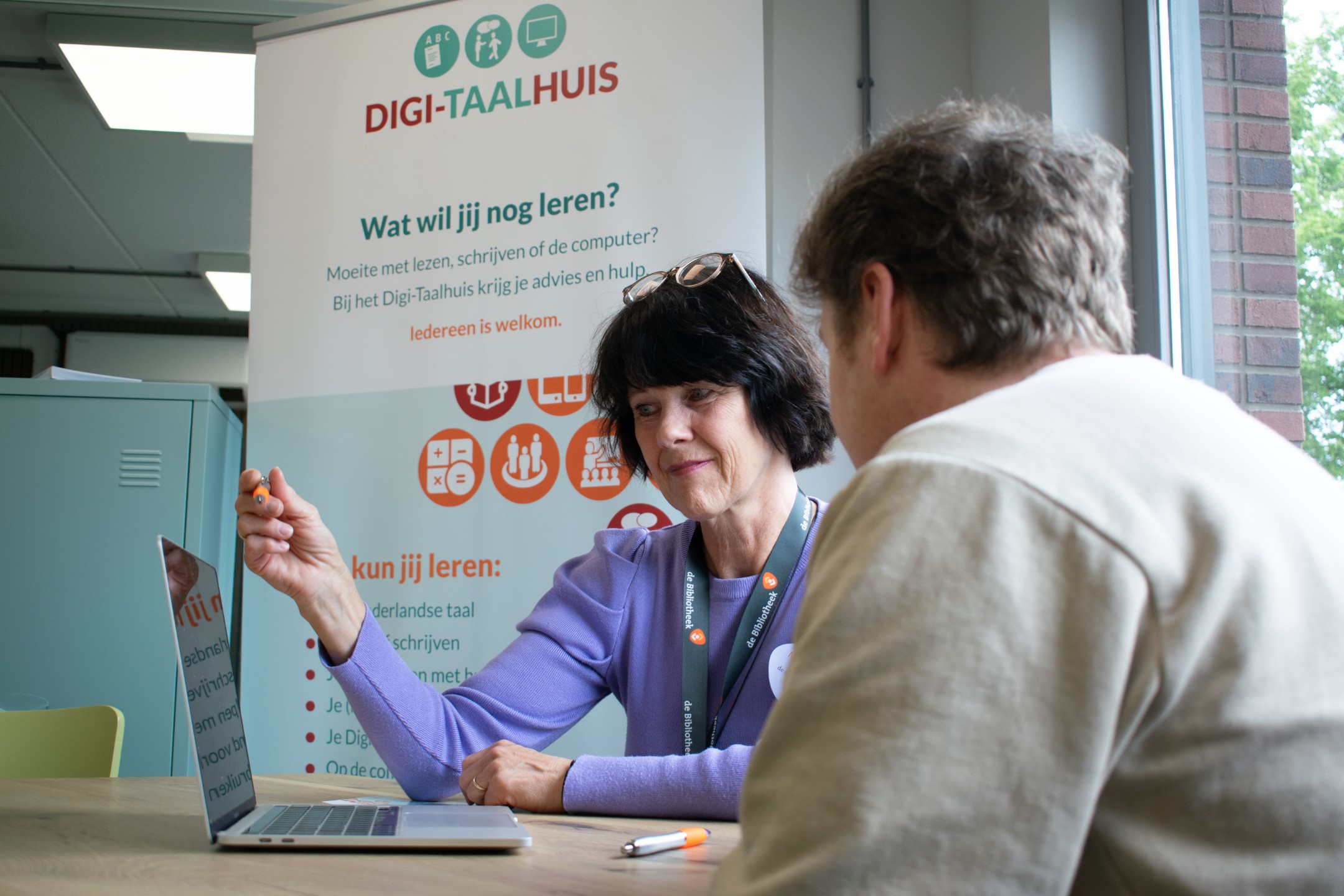 Afbeelding voor activiteit: Digi-Taalhuis | Inloopspreekuur